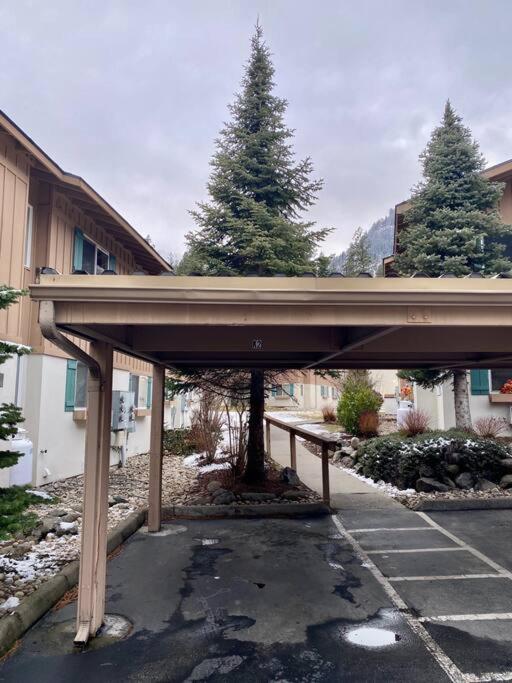 Walk To Downtown Leavenworth * Sleeps 6 + Pets * Ground Level Gem! Apartment Exterior photo
