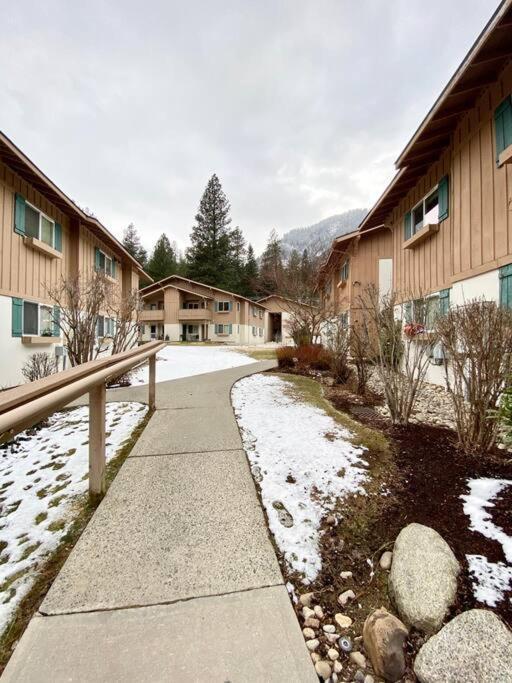 Walk To Downtown Leavenworth * Sleeps 6 + Pets * Ground Level Gem! Apartment Exterior photo