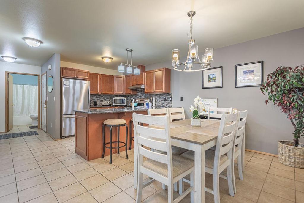 Walk To Downtown Leavenworth * Sleeps 6 + Pets * Ground Level Gem! Apartment Exterior photo