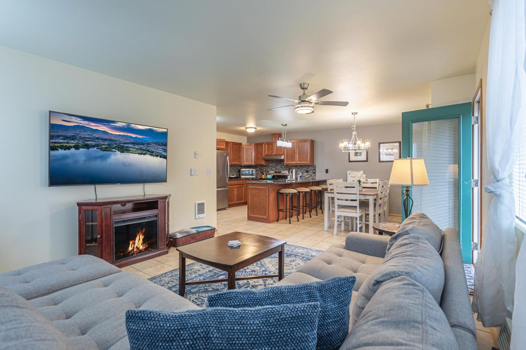 Walk To Downtown Leavenworth * Sleeps 6 + Pets * Ground Level Gem! Apartment Exterior photo