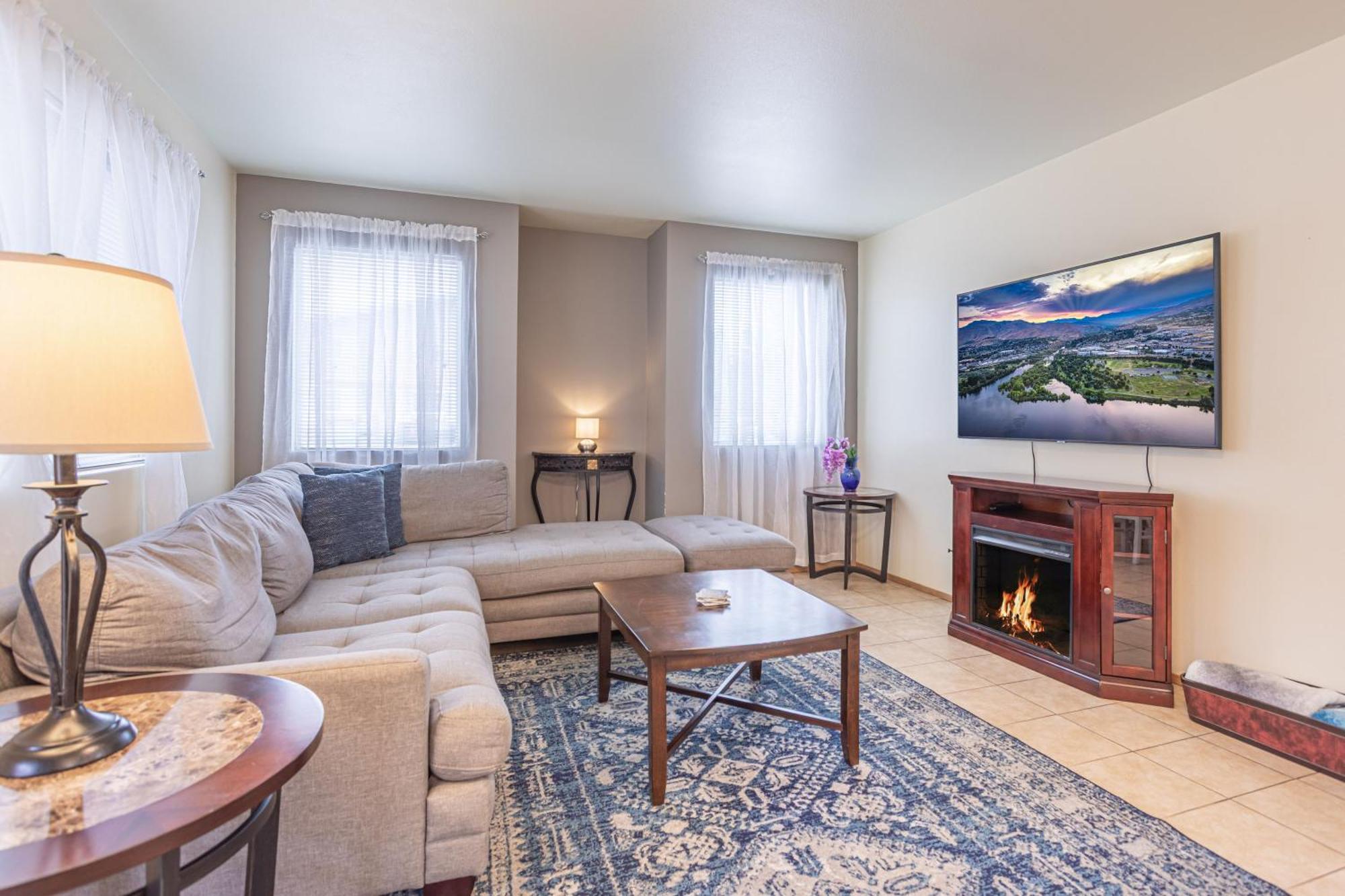Walk To Downtown Leavenworth * Sleeps 6 + Pets * Ground Level Gem! Apartment Exterior photo